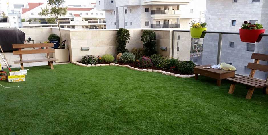 מרפסת עם גינה הידרופונית