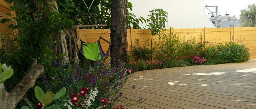 מרפסת עם גינה הידרופונית