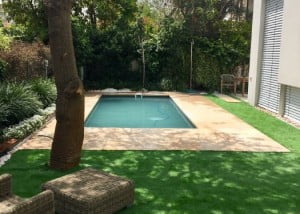 בניית בריכת בטון ושדרוג גינה