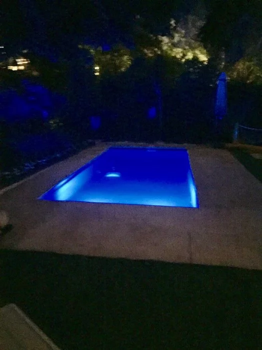 בניית בריכת בטון ושדרוג גינה