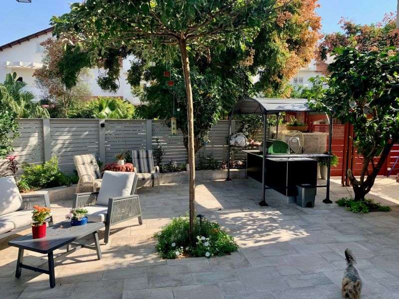 חוץ - תכנון, עיצוב והקמת גינה עם מטבח חוץ בראשון לציון