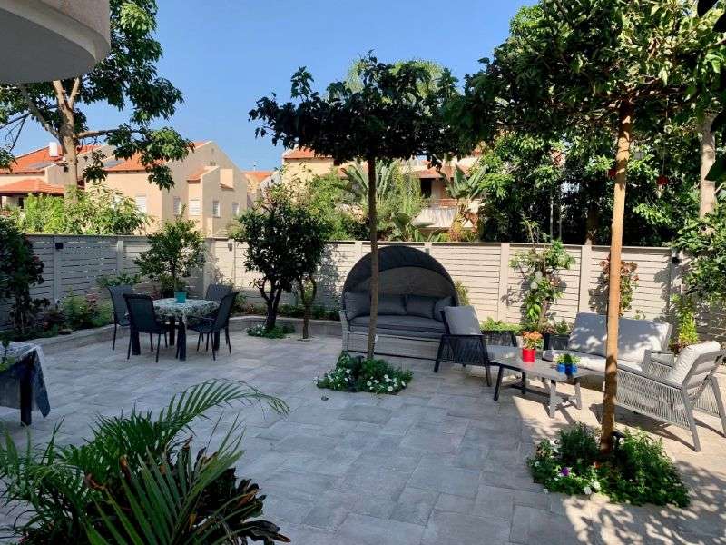 הישיבה מוצלת - תכנון, עיצוב והקמת גינה עם מטבח חוץ בראשון לציון